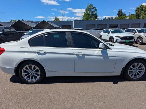 Used 2018 BMW 320i xDrive Sedan AWD/4WD image 6