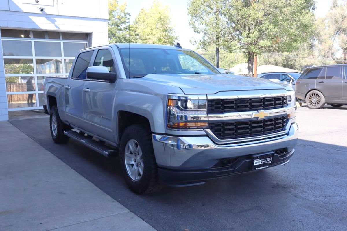 Used 2018 Chevrolet Silverado 1500 LT w/ Trailering Package AWD/4WD image 6