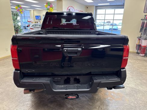 Used 2024 Toyota Tacoma SR w/ SR Upgrade Package AWD/4WD image 8