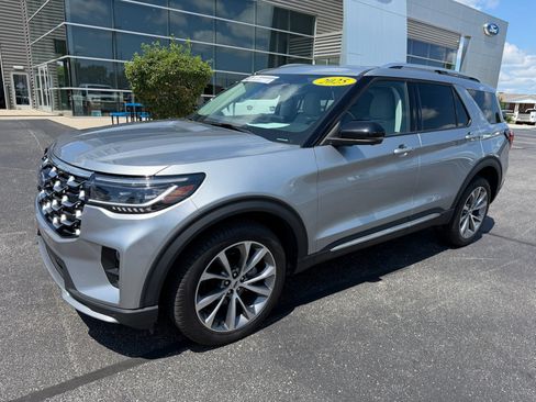 Used 2025 Ford Explorer Platinum w/ Ultimate Package AWD/4WD image 30