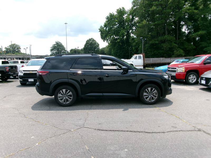 Used 2025 Nissan Pathfinder SV AWD/4WD image 5
