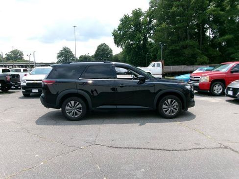 Used 2025 Nissan Pathfinder SV AWD/4WD image 5