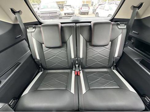 Used 2024 Volkswagen Atlas Peak Edition SE AWD/4WD image 18