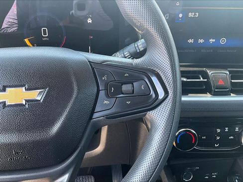 Used 2025 Chevrolet TrailBlazer LT AWD/4WD image 24