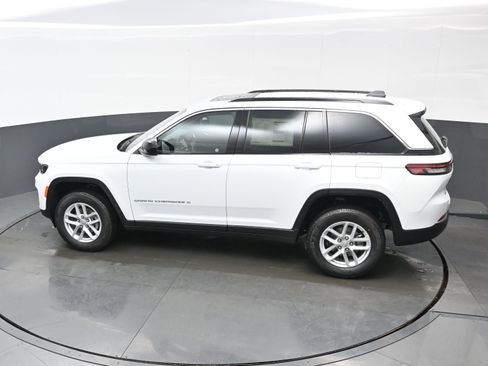New 2025 Jeep Grand Cherokee Laredo X w/ Luxury Tech Group I image 19