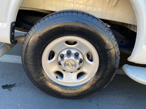 Used 2025 Chevrolet Express 2500 w/ Driver Convenience Package RWD image 23