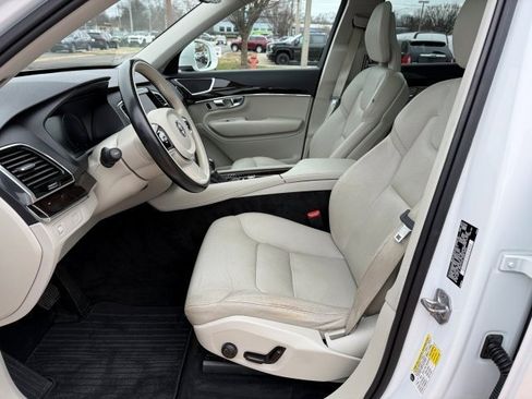 Used 2017 Volvo XC90 T6 Momentum w/ Vision Package image 13