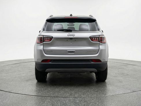 Used 2025 Jeep Compass Limited image 7