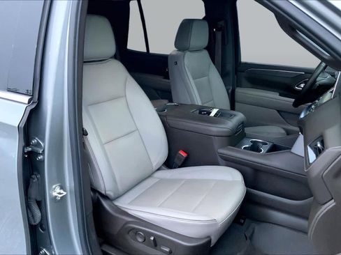 Used 2023 GMC Yukon SLT w/ SLT Premium Package AWD/4WD image 9