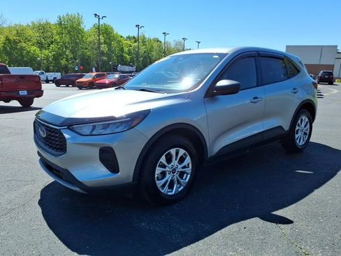 Used 2023 Ford Escape Active w/ Tech Pack #1 AWD/4WD image 3