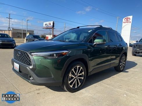 Used 2024 Toyota Corolla Cross XLE image 1