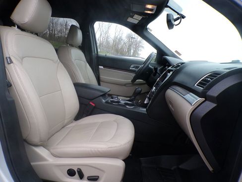 Used 2019 Ford Explorer Limited AWD/4WD image 17