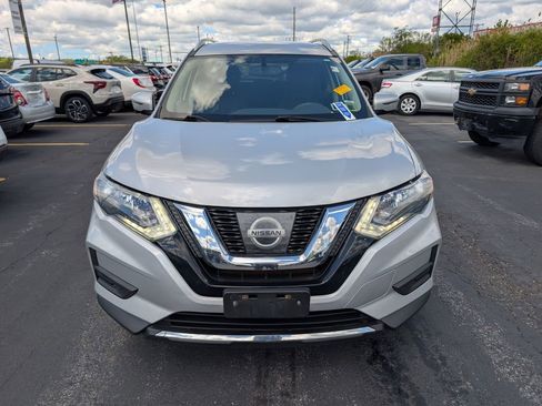 Used 2017 Nissan Rogue SV w/ SV Premium Package AWD/4WD image 2