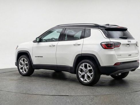 Used 2025 Jeep Compass Latitude AWD/4WD image 6