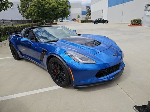 Used 2016 Chevrolet Corvette Z06 w/ 3LZ Preferred Equipment Group RWD image 3