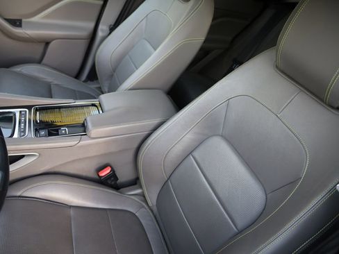 Used 2018 Jaguar F-PACE R-Sport image 15