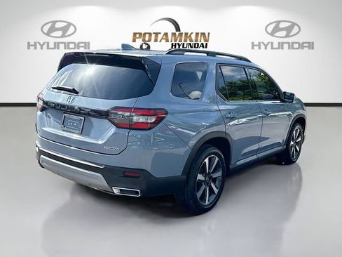 Used 2024 Honda Pilot Touring image 5