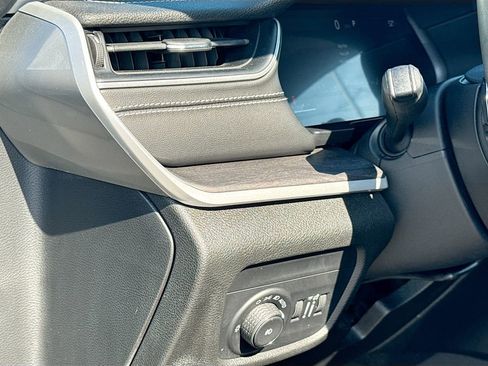 Used 2023 Jeep Grand Cherokee Limited image 11