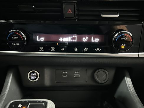 Used 2023 Nissan Rogue SV FWD image 8