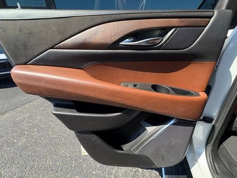 Used 2017 Cadillac Escalade Premium Luxury AWD/4WD image 26