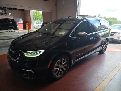 Used 2022 Chrysler Pacifica Pinnacle