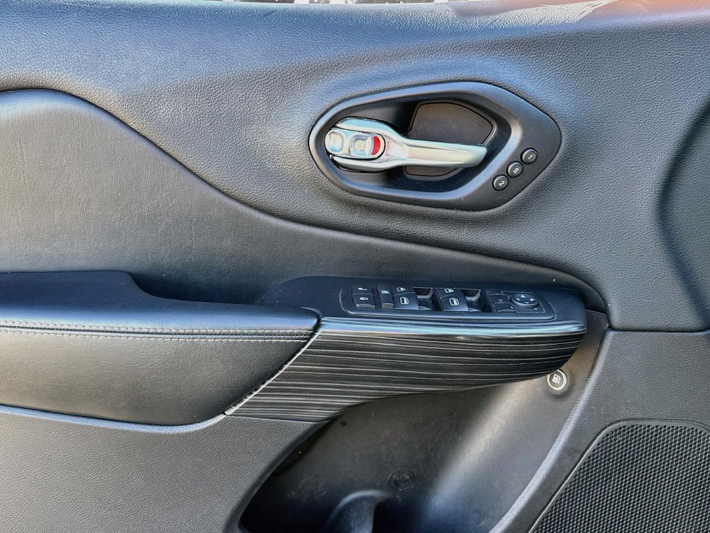 Used 2014 Jeep Cherokee Limited w/ Luxury Group FWD image 36
