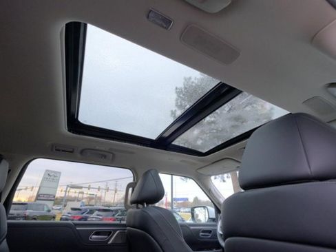 New 2025 INFINITI QX80 Sensory image 20