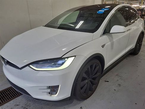Used 2016 Tesla Model X 90D AWD/4WD image 3