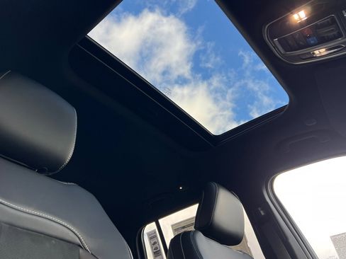 New 2025 Jeep Grand Cherokee Altitude image 17