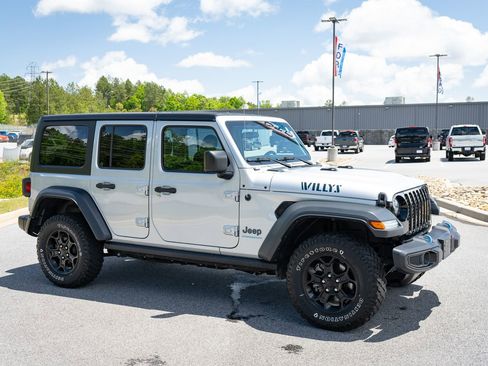 Used 2023 Jeep Wrangler Unlimited w/ Convenience Group AWD/4WD image 12