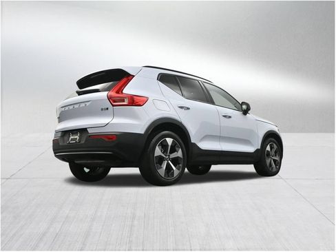 Used 2024 Volvo XC40 B5 Plus w/ Climate Package AWD/4WD image 26