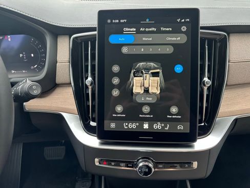 New 2026 Volvo XC90 B6 Plus w/ Protection Package Premier image 14