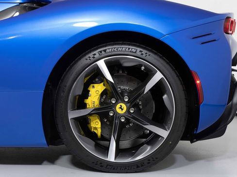 Used 2024 Ferrari SF90 Spider image 14