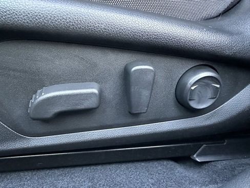 Used 2025 Subaru Crosstrek 2.0i Premium image 19