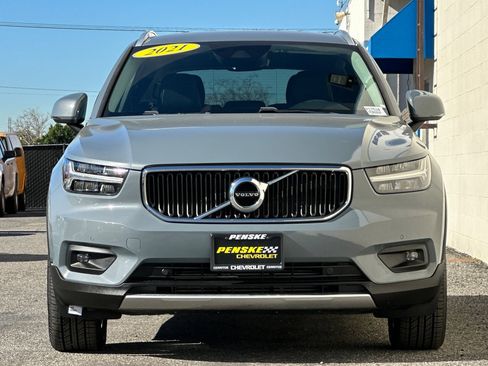 Used 2021 Volvo XC40 T5 Momentum w/ Premium Package image 9