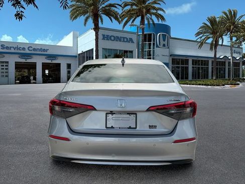 Used 2023 Honda Civic Touring image 7