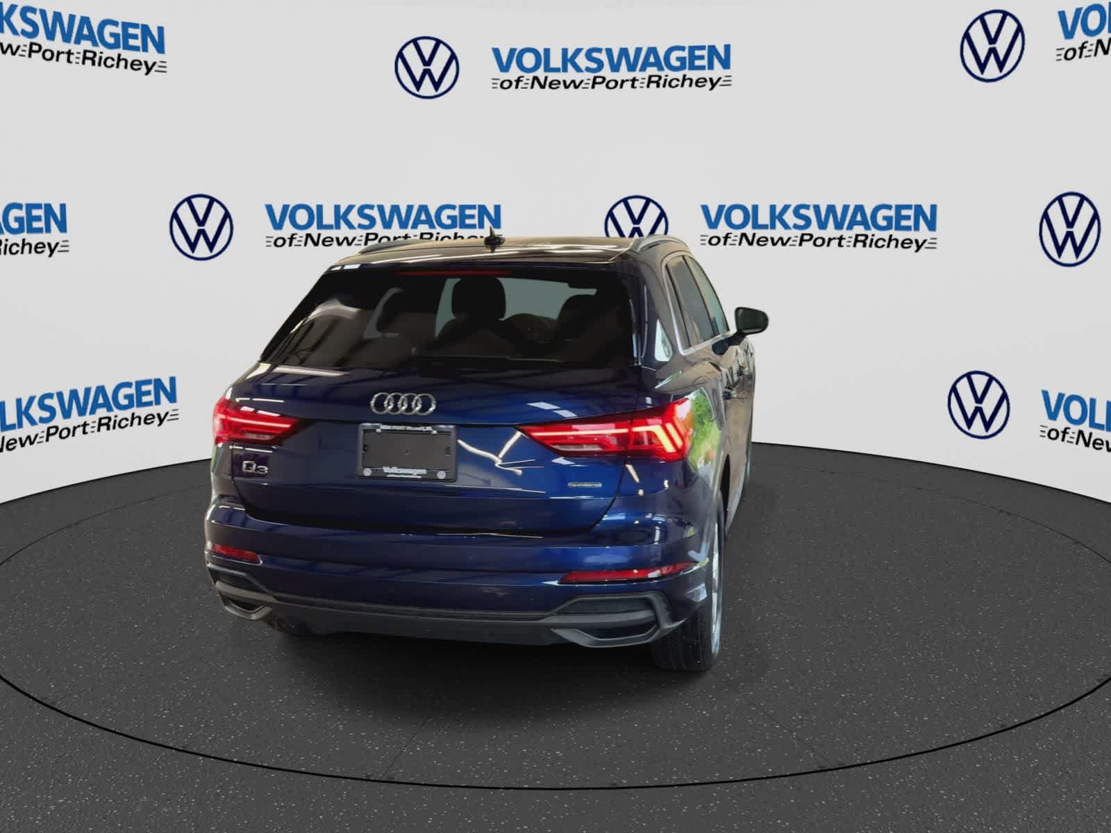 Used 2023 Audi Q3 2.0T Premium Plus w/ Premium Plus Package AWD/4WD image 7