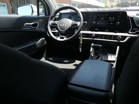 Used 2025 Kia Sportage LX FWD image 25