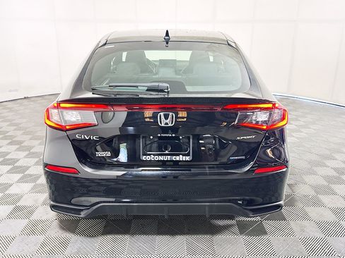 Used 2025 Honda Civic Sport image 4