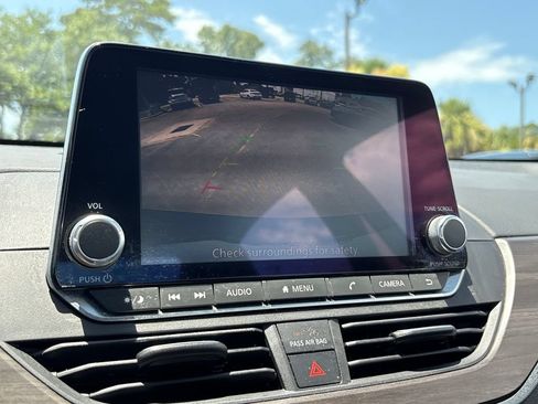 Used 2024 Nissan Altima 2.5 SV FWD image 14