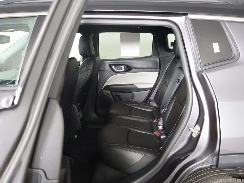 Used 2024 Jeep Compass Limited AWD/4WD image 29