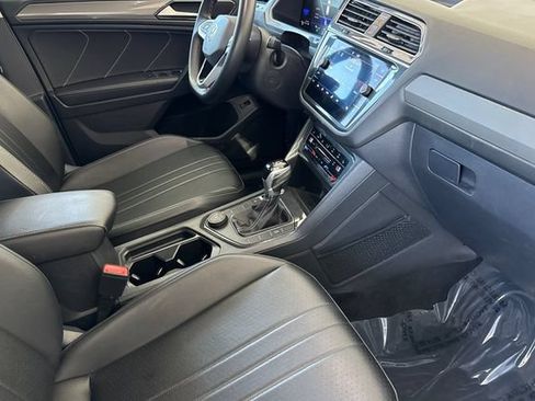 Used 2024 Volkswagen Tiguan SE AWD/4WD image 19
