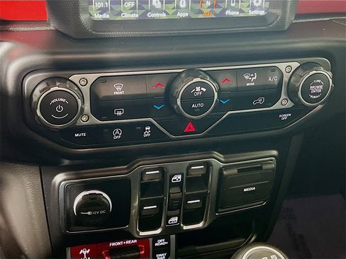 Used 2022 Jeep Gladiator Rubicon w/ Trailer Tow Package image 16