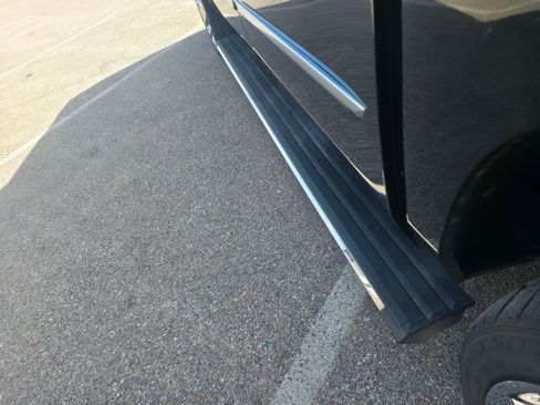 Used 2017 Cadillac Escalade ESV Platinum image 9