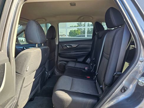 Used 2017 Nissan Rogue SV AWD/4WD image 16