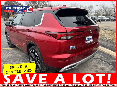 Used 2024 Mitsubishi Outlander SE image 3