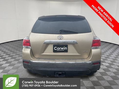 Used 2012 Toyota Highlander Limited w/ Tow Pkg AWD/4WD image 6