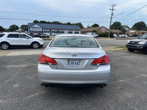 Used 2011 Toyota Avalon Limited image 10