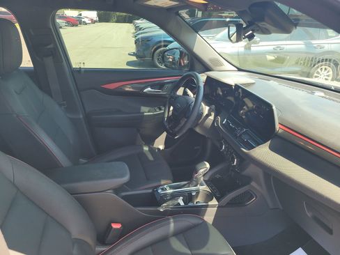 Used 2025 Chevrolet TrailBlazer RS w/ Convenience Package AWD/4WD image 29
