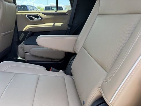 Used 2021 Chevrolet Tahoe Premier w/ Premium Package AWD/4WD image 23
